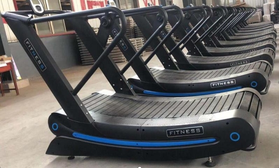 Thiết bị tập thể dục Máy chạy bộ cong thương mại dạng ống 3 mm Diện tích chạy 1500 * 440mm